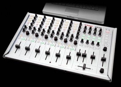 VESTAX VCM-600 - контроллер для работы с цифровой музыкой и VESTAX VCM-600 - контроллер для работы с цифровой музыкой и